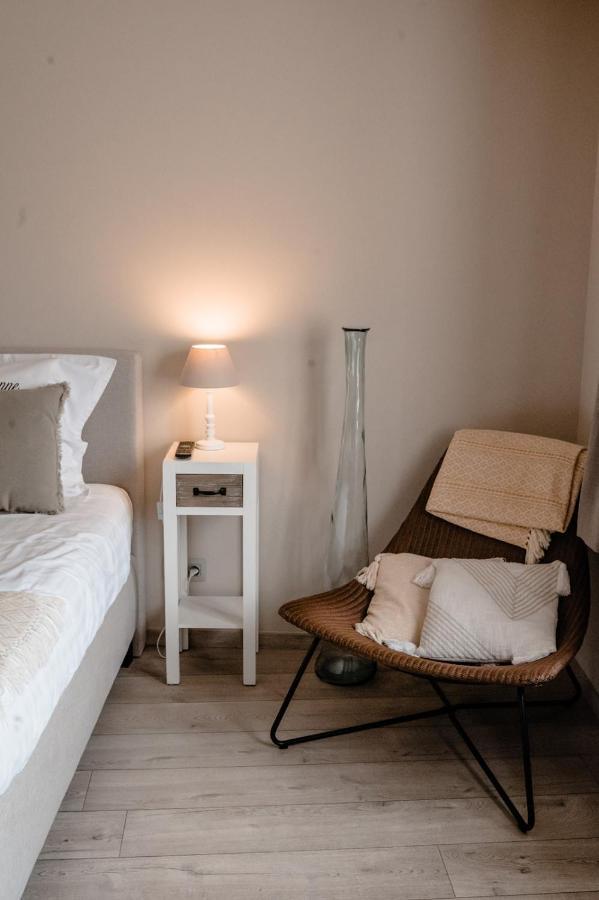 Jeanne Bed & Breakfast นิวว์ปอร์ท ภายนอก รูปภาพ