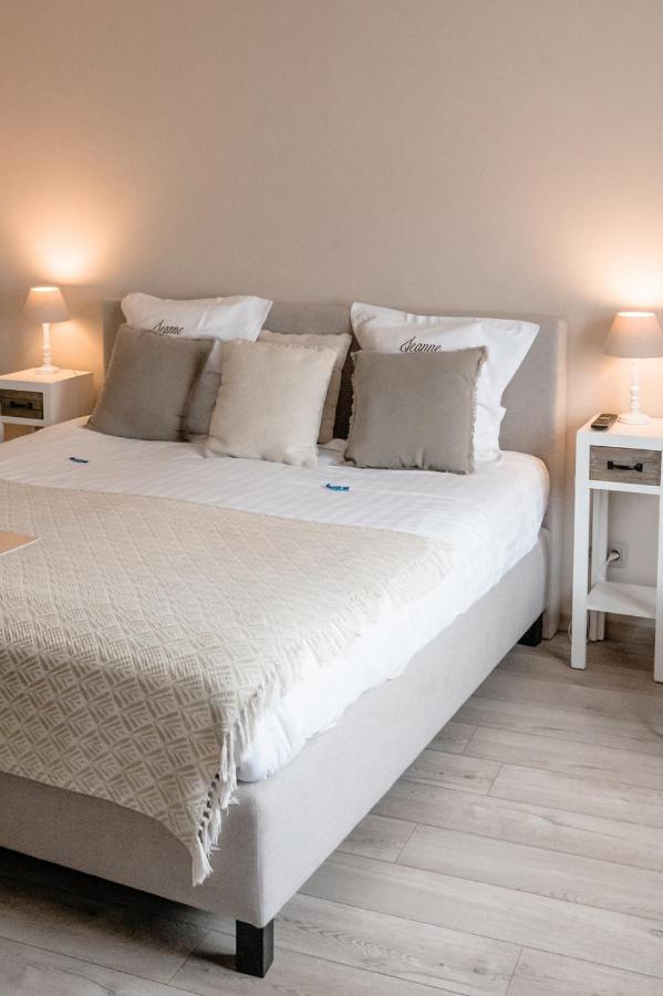 Jeanne Bed & Breakfast นิวว์ปอร์ท ภายนอก รูปภาพ