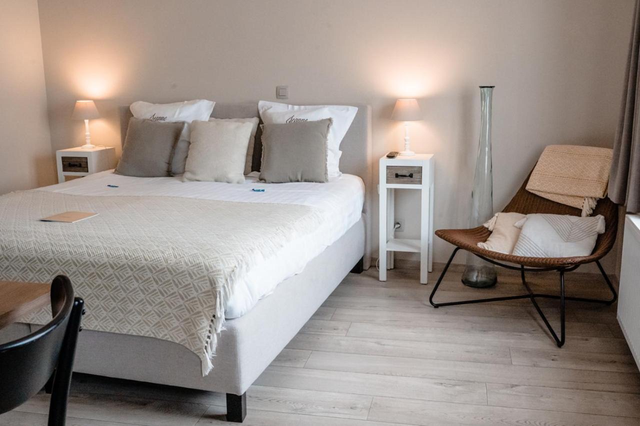 Jeanne Bed & Breakfast นิวว์ปอร์ท ภายนอก รูปภาพ
