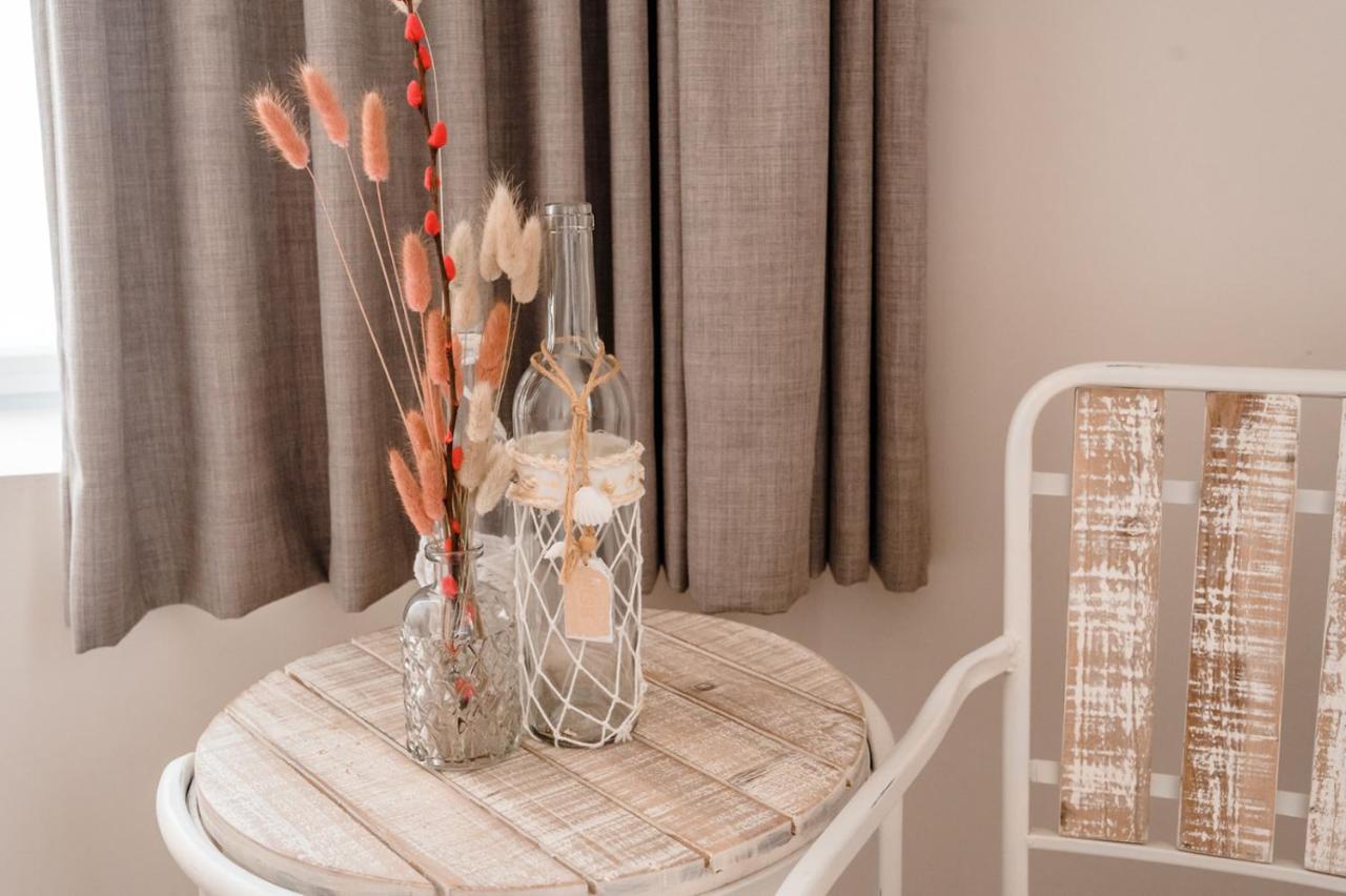 Jeanne Bed & Breakfast นิวว์ปอร์ท ภายนอก รูปภาพ